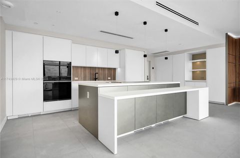 1000 Venetian Way 608 Miami FL 33139