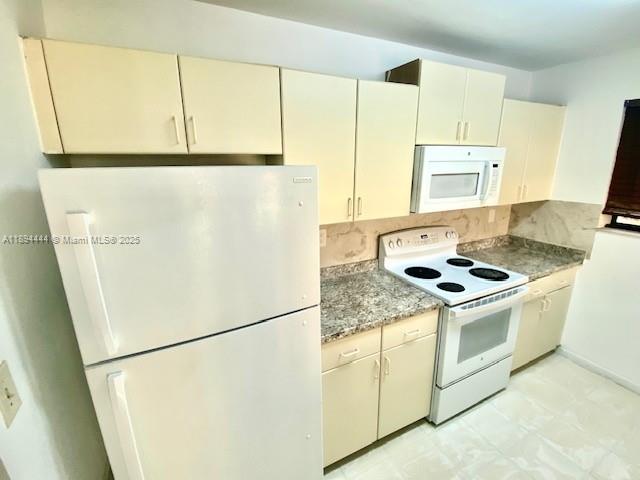 SOLEIL LAKE CONDO - Residential Lease