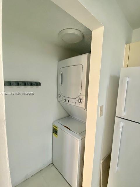 SOLEIL LAKE CONDO - Residential Lease