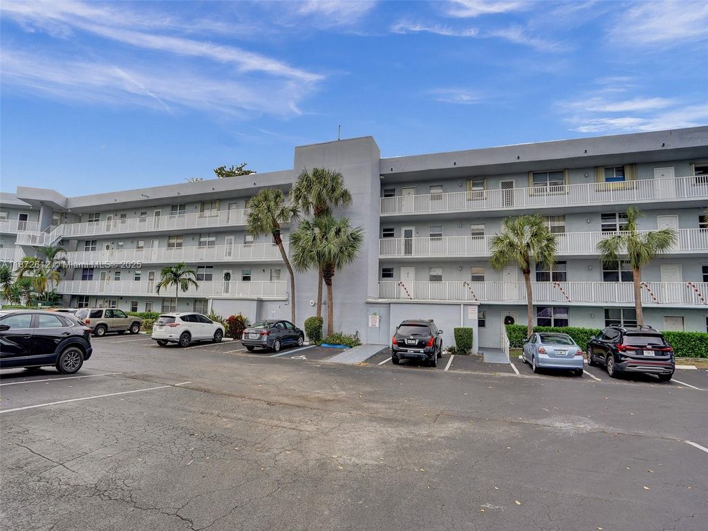 Photo of 119 Royal Park Dr #3B, Oakland Park, FL 33309 (MLS # A11872612)