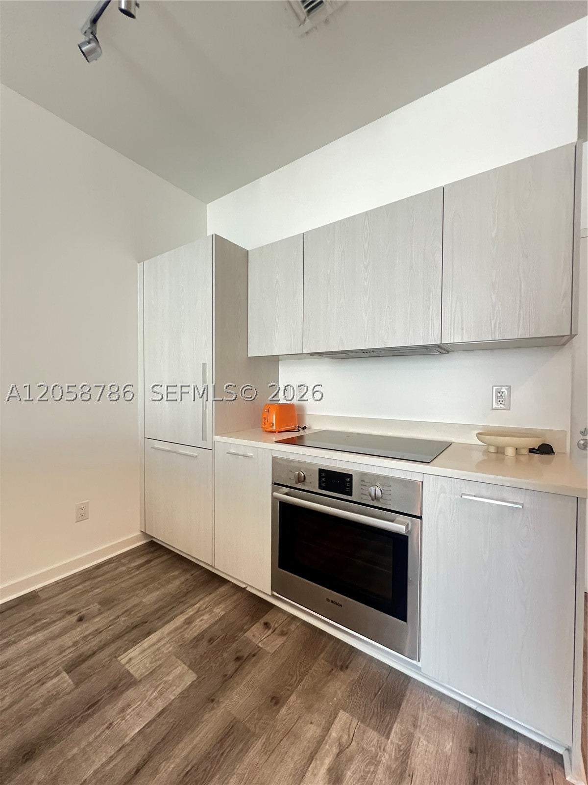 501 NE 31st St 202
