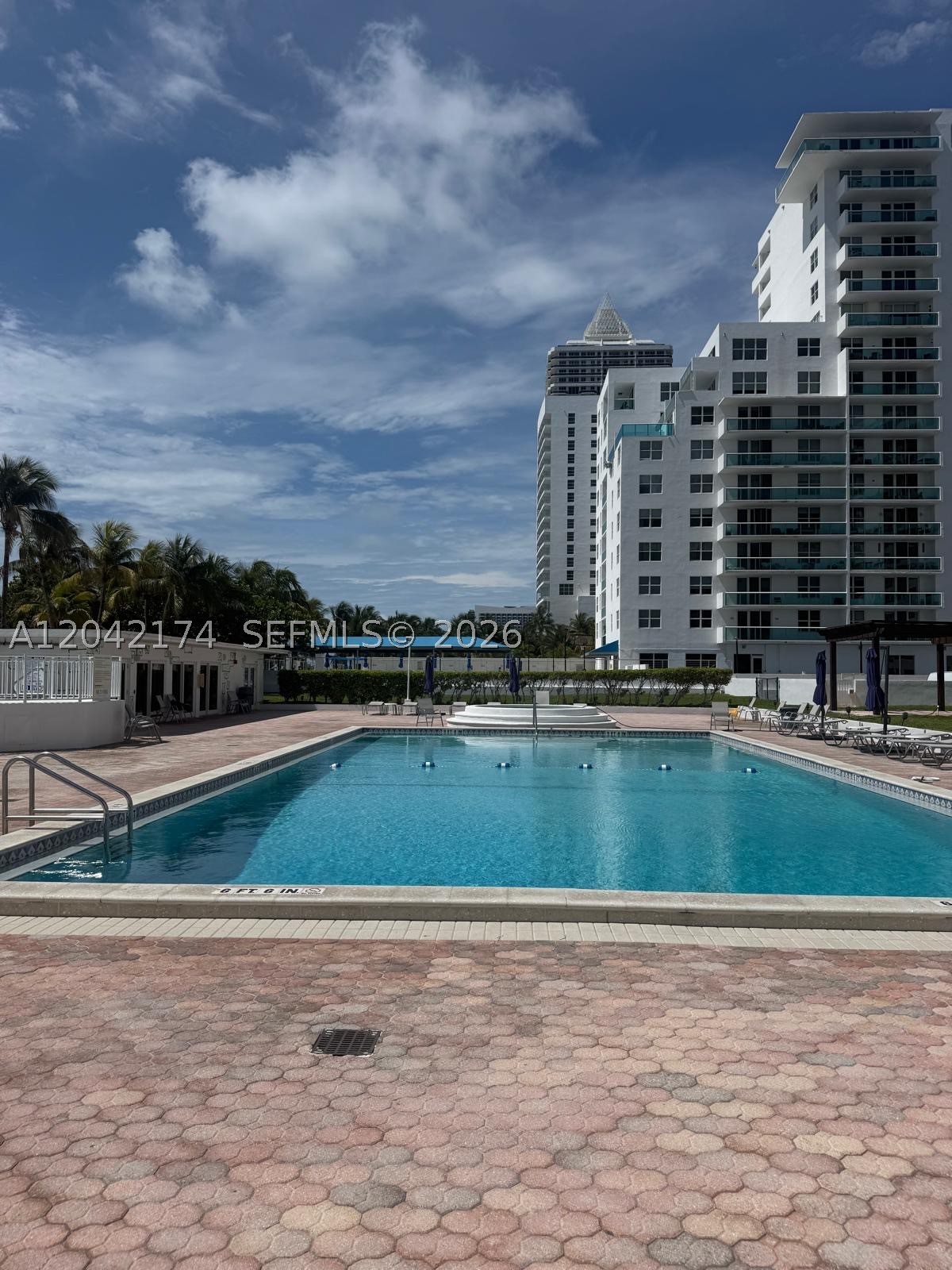 5005 Collins Ave 1104