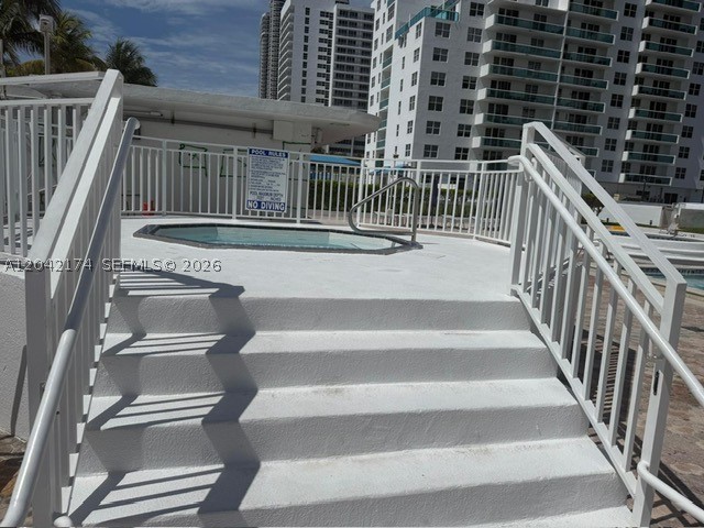 5005 Collins Ave 1104