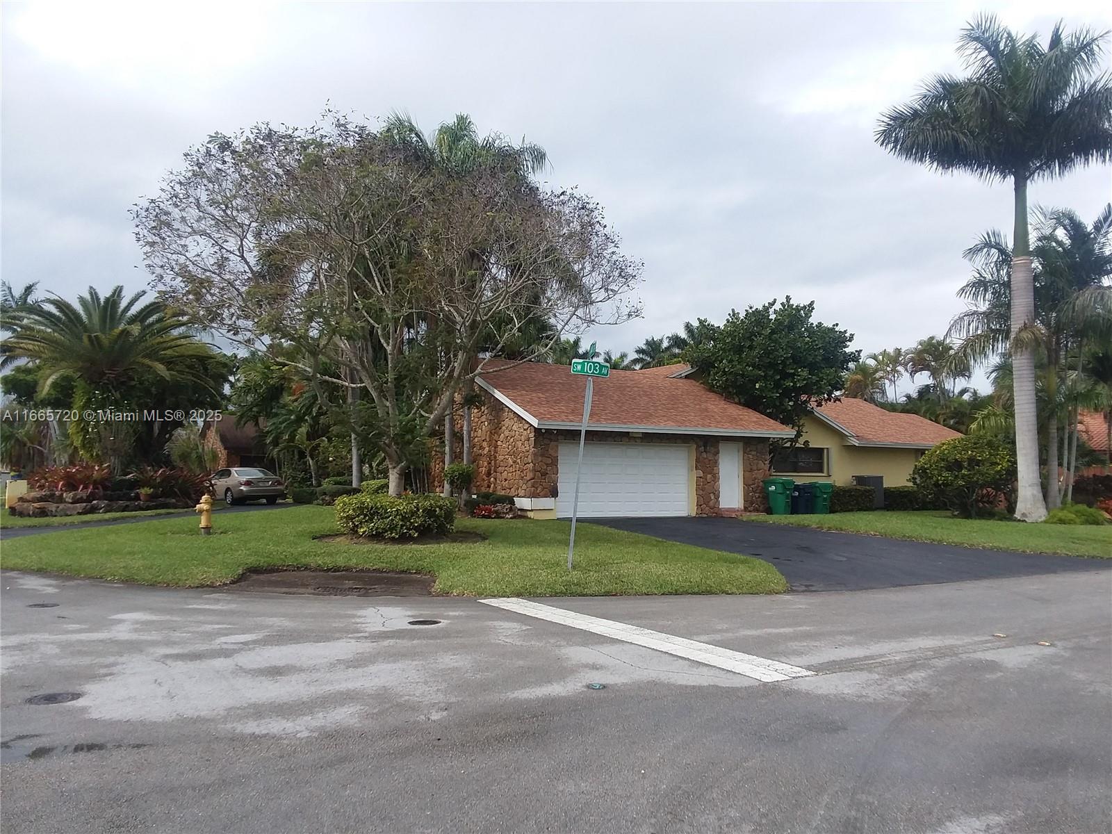 10301 Sw 144th St, Miami, Broward County, Florida - 5 Bedrooms  
4 Bathrooms - 