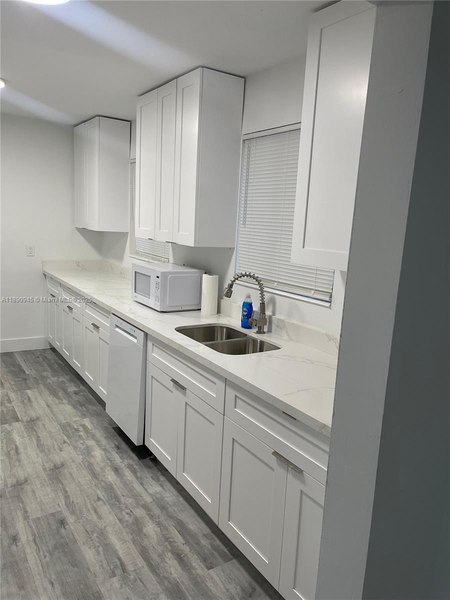 SCOTT LAKE MANOR SEC 3 - Residential