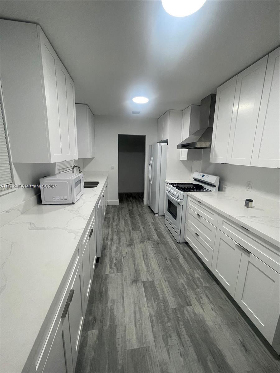 SCOTT LAKE MANOR SEC 3 - Residential