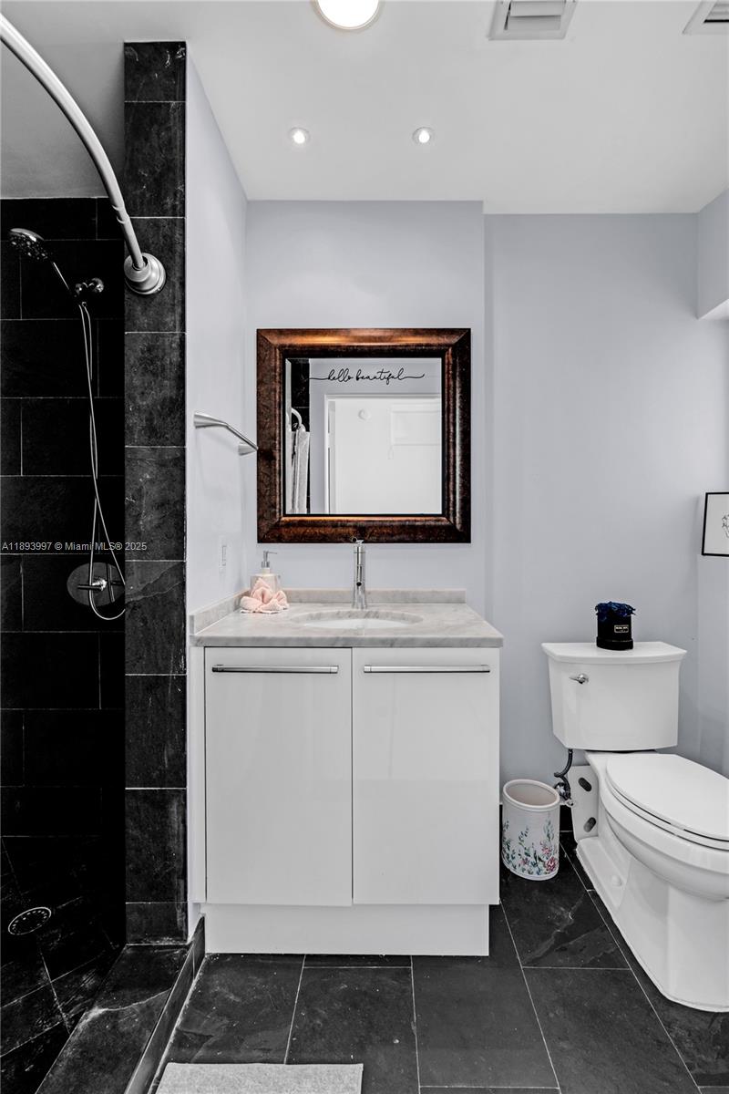 900 BISCAYNE BAY CONDO - Residential Lease
