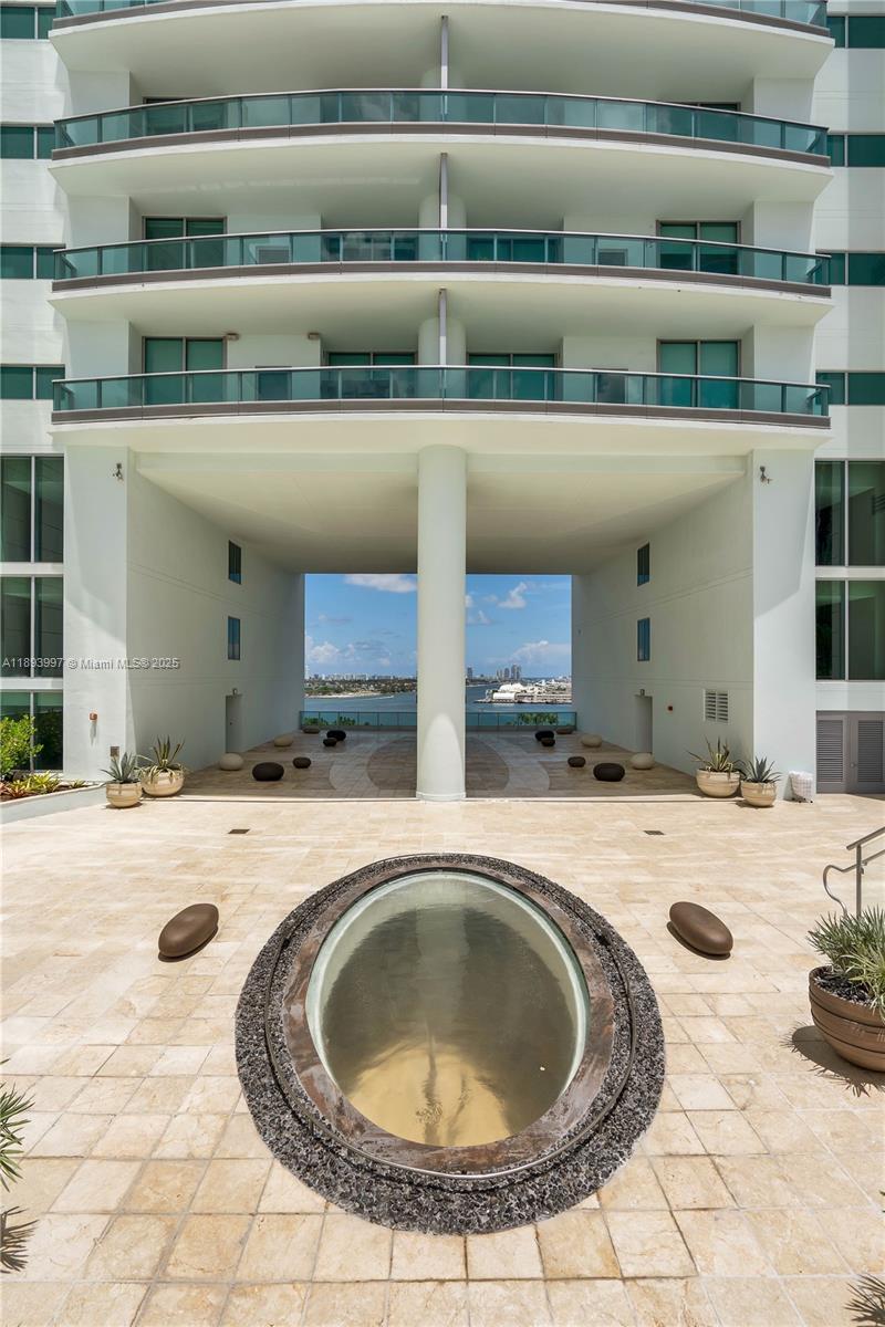 900 BISCAYNE BAY CONDO - Residential Lease