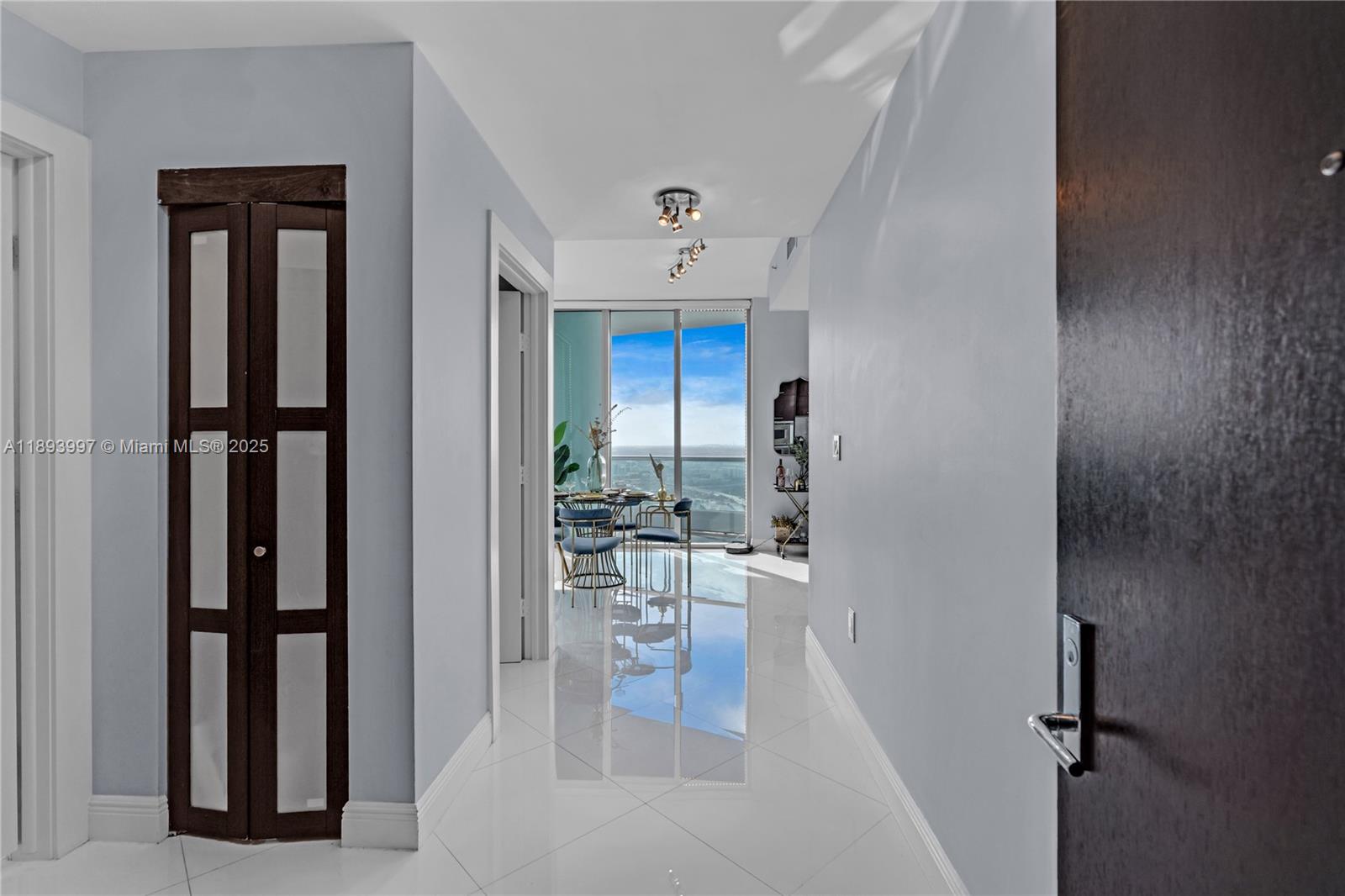 900 BISCAYNE BAY CONDO - Residential Lease