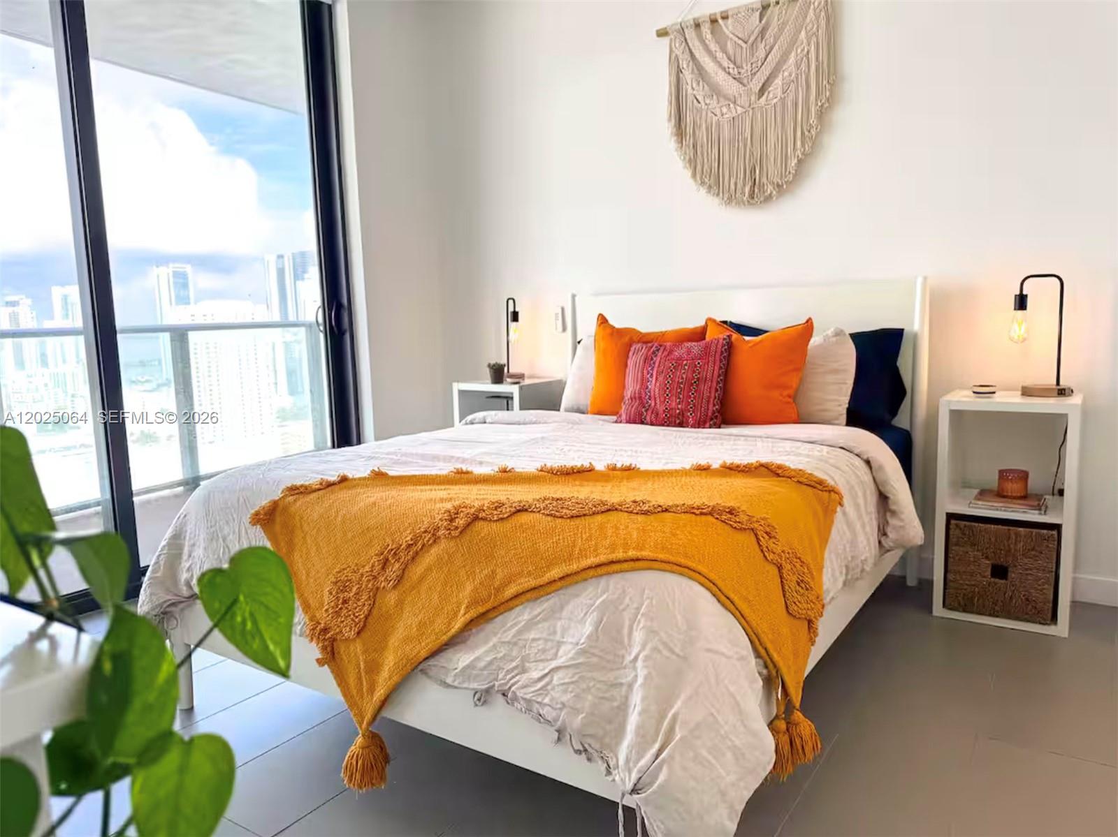 CANVAS CONDO - Residential