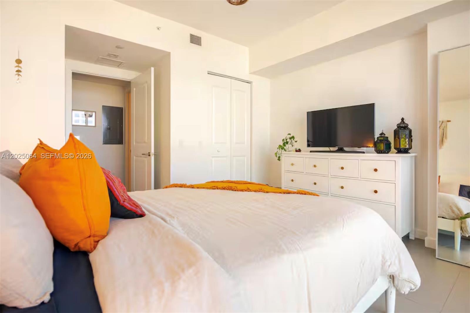 CANVAS CONDO - Residential