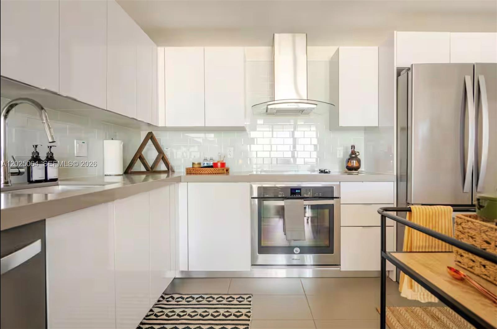 CANVAS CONDO - Residential