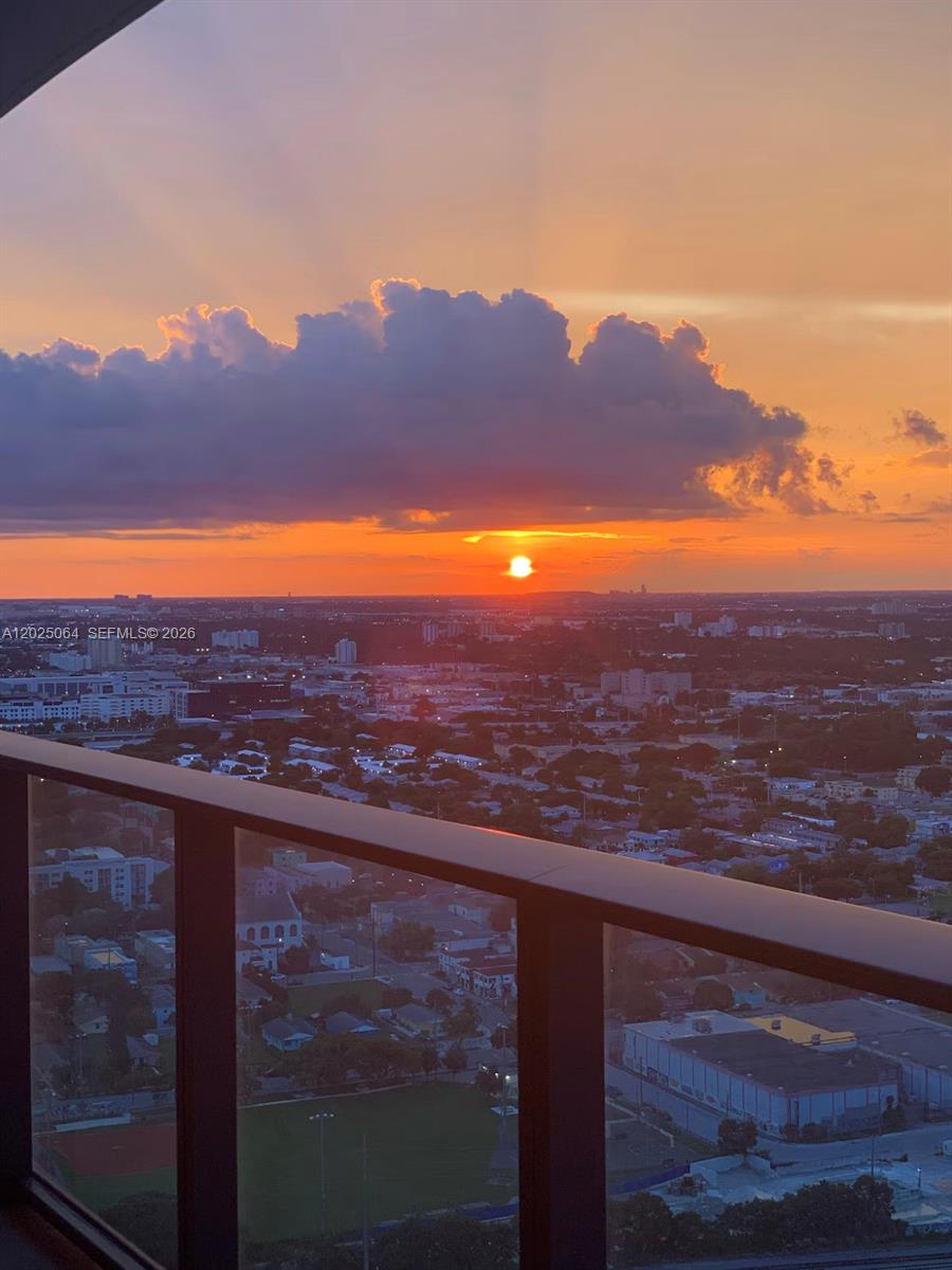 CANVAS CONDO - Residential