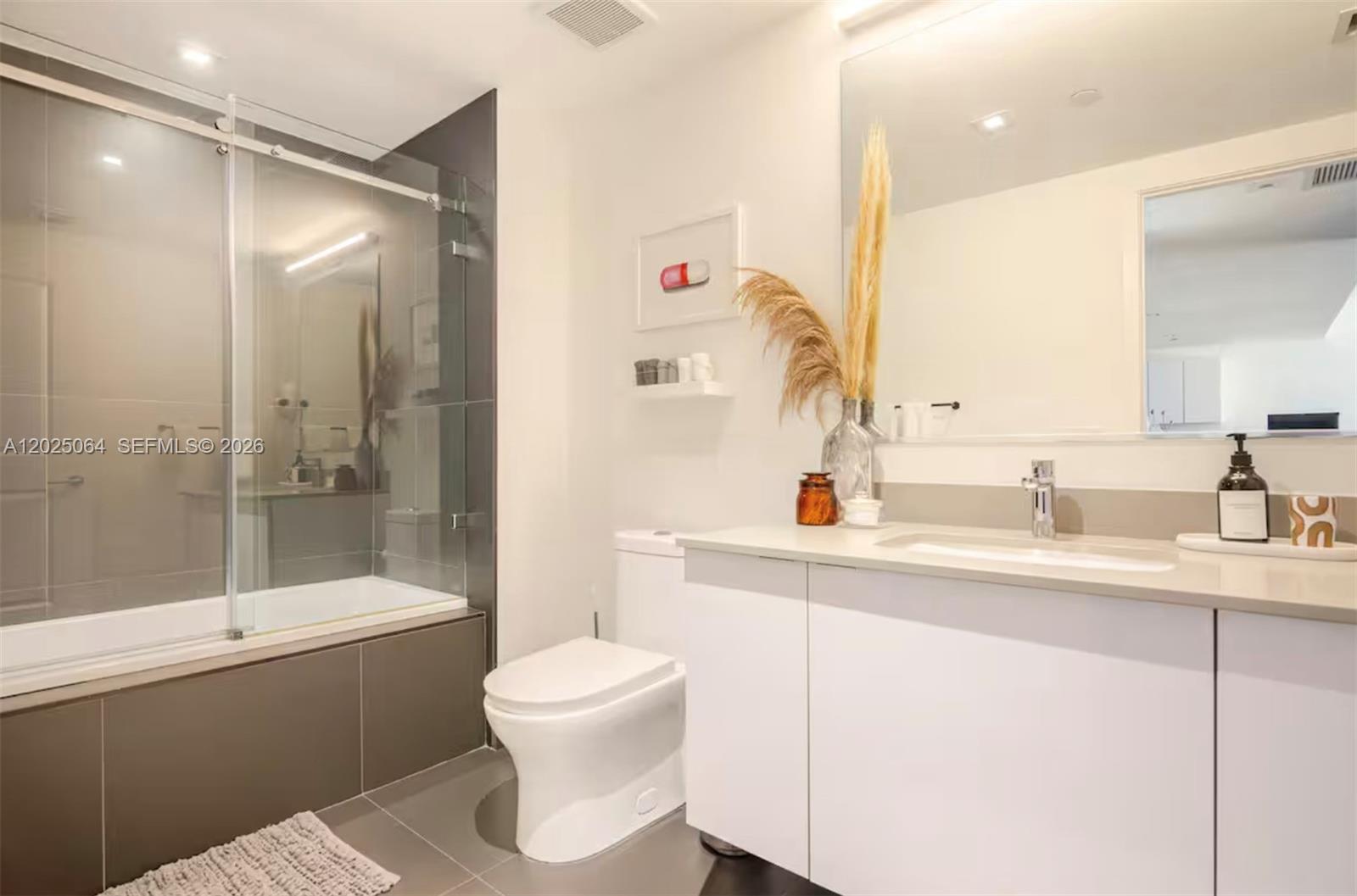 CANVAS CONDO - Residential