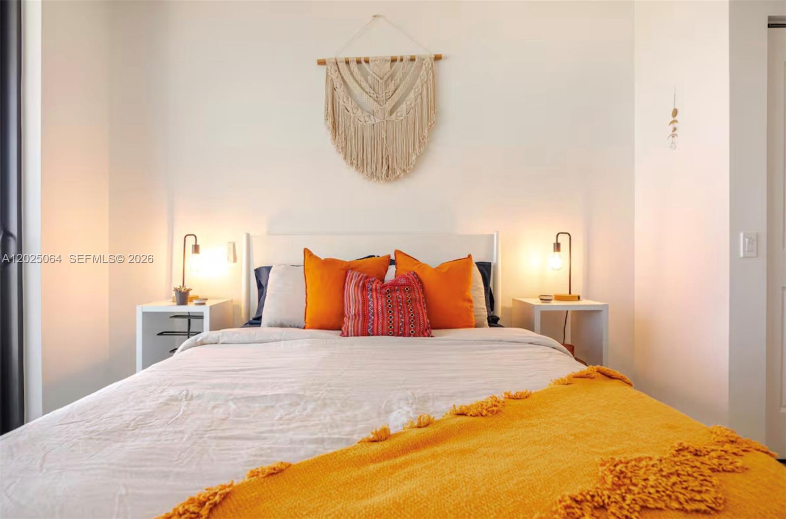 CANVAS CONDO - Residential
