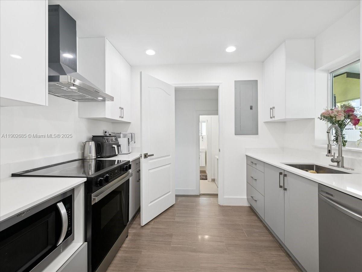 SOUTH CORAL HOMES SEC 2 - Residential