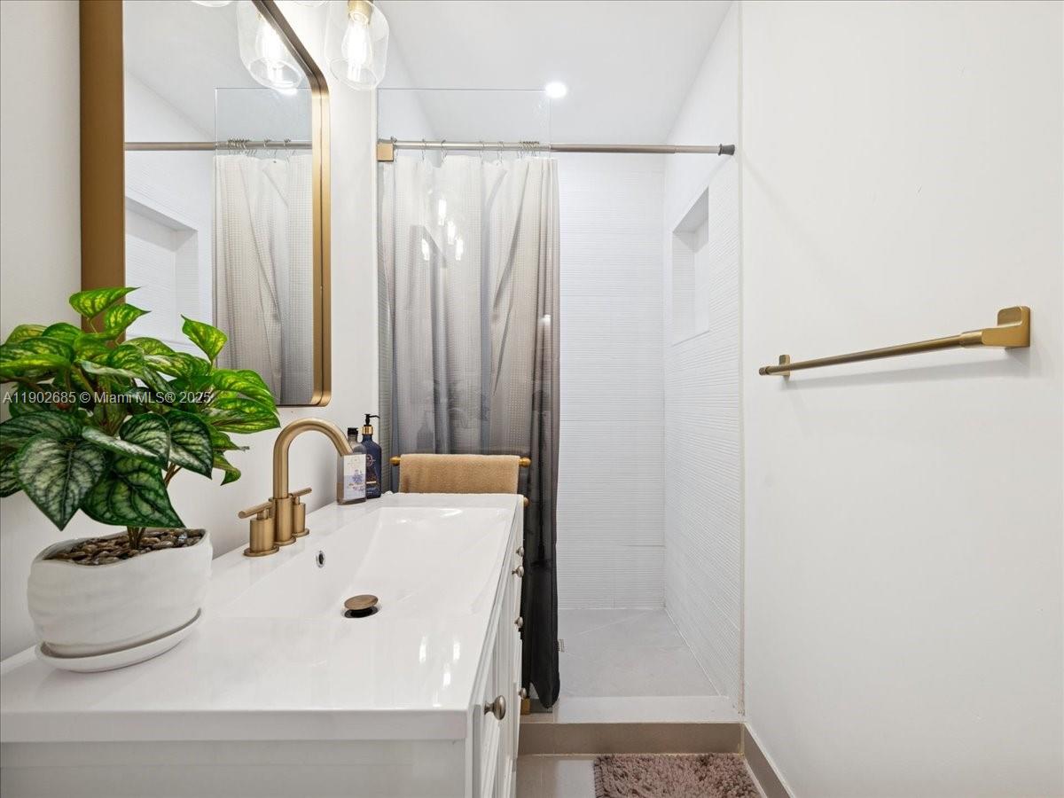 SOUTH CORAL HOMES SEC 2 - Residential