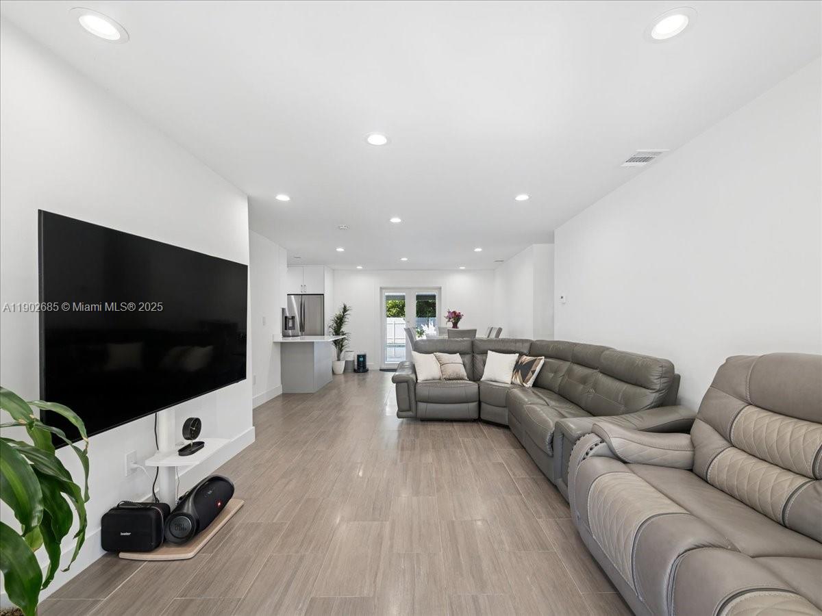 SOUTH CORAL HOMES SEC 2 - Residential