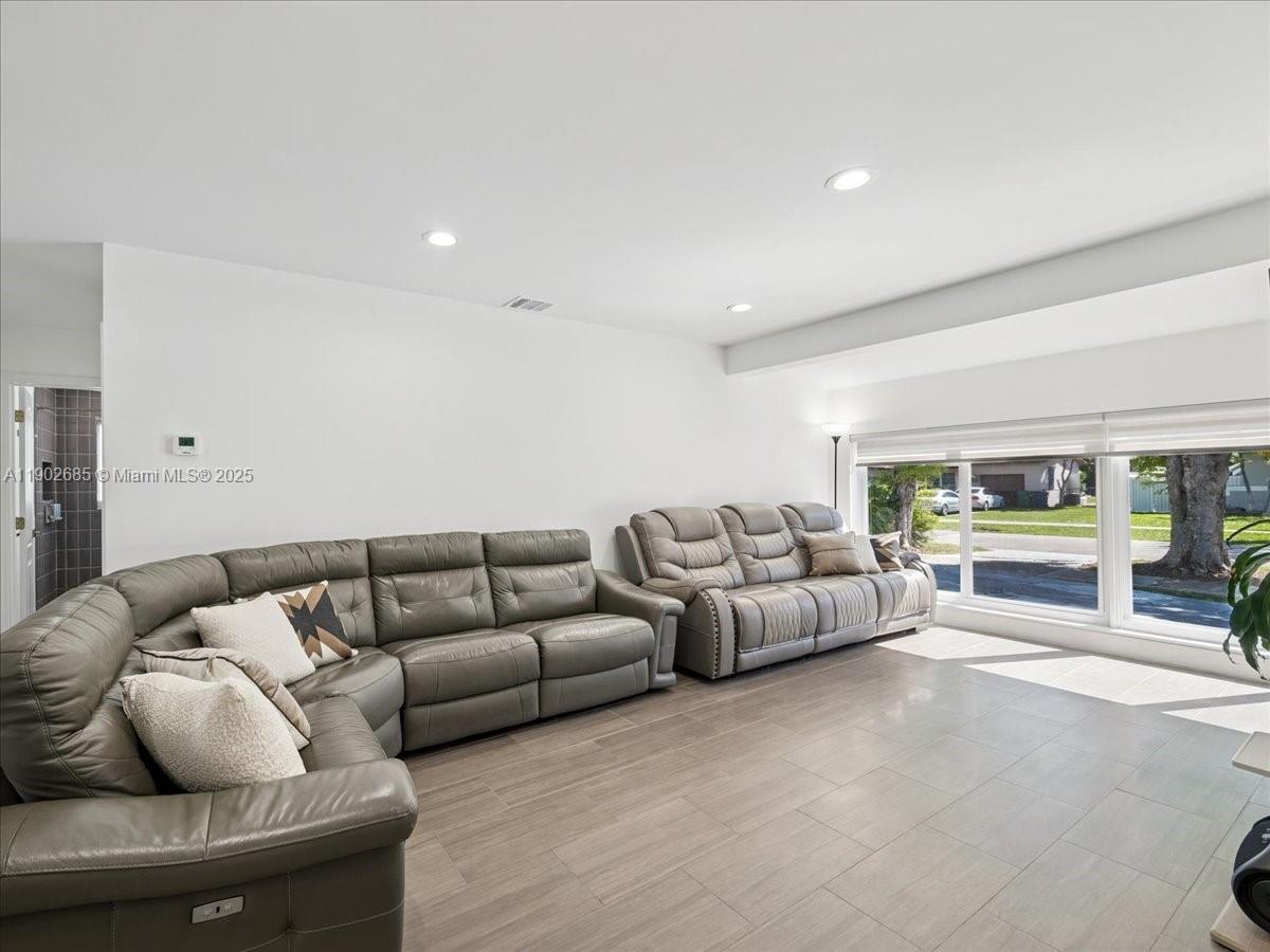 SOUTH CORAL HOMES SEC 2 - Residential