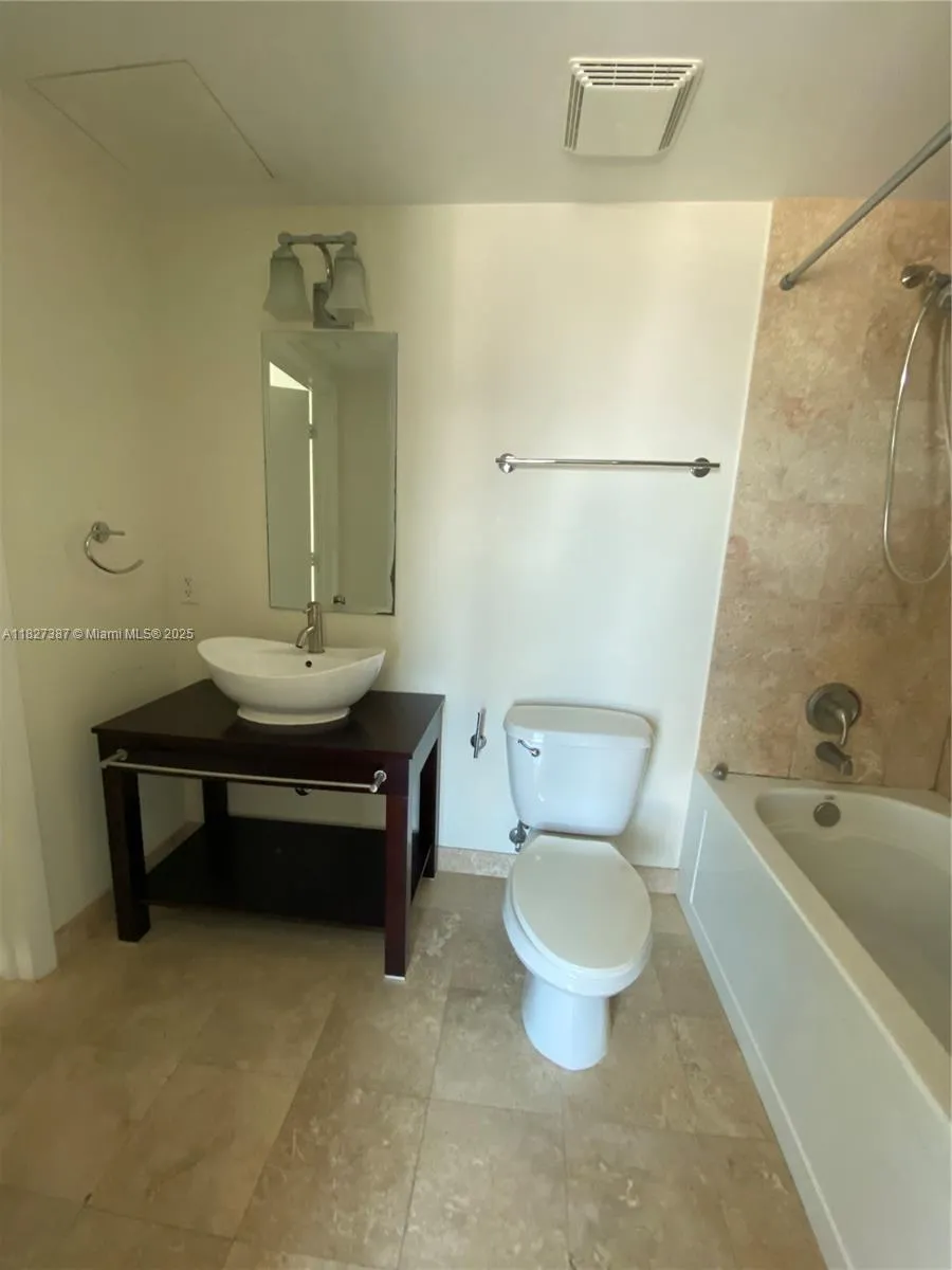 Miami, Florida 33130, United States, 1 Bedroom Bedrooms, ,1 BathroomBathrooms,Residential,Active,157151