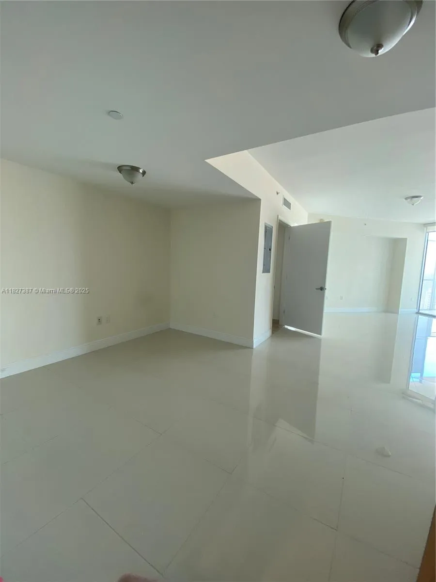 Miami, Florida 33130, United States, 1 Bedroom Bedrooms, ,1 BathroomBathrooms,Residential,Active,157151
