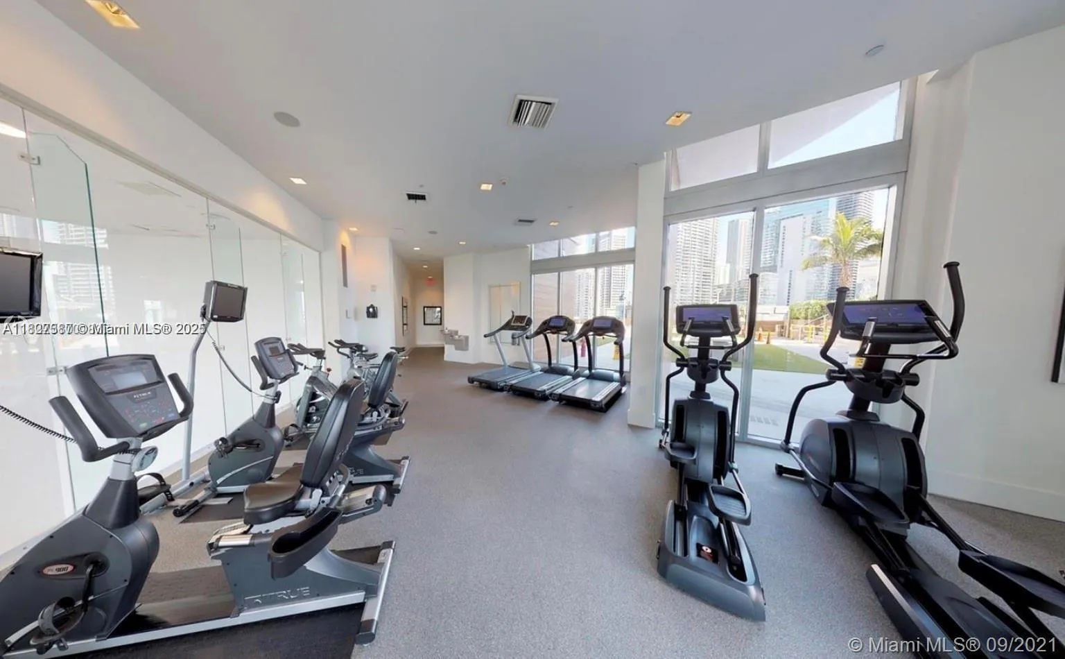 Miami, Florida 33130, United States, 1 Bedroom Bedrooms, ,1 BathroomBathrooms,Residential,Active,157151