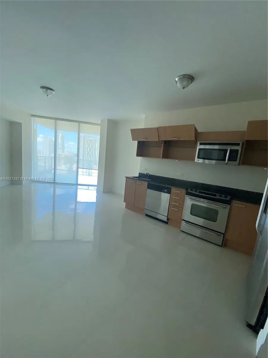 Miami, Florida 33130, United States, 1 Bedroom Bedrooms, ,1 BathroomBathrooms,Residential,Active,157151