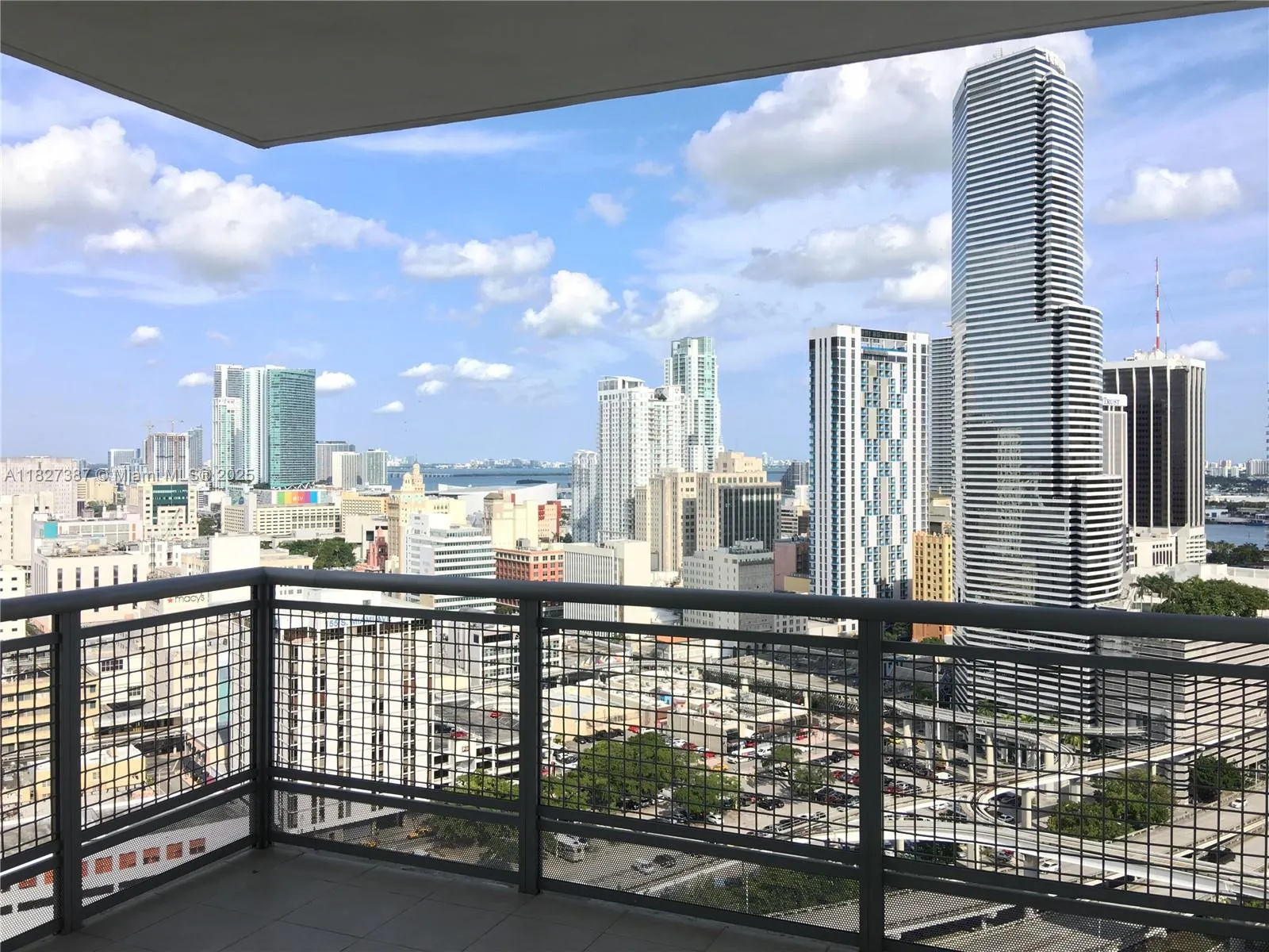 Miami, Florida 33130, United States, 1 Bedroom Bedrooms, ,1 BathroomBathrooms,Residential,Active,157151