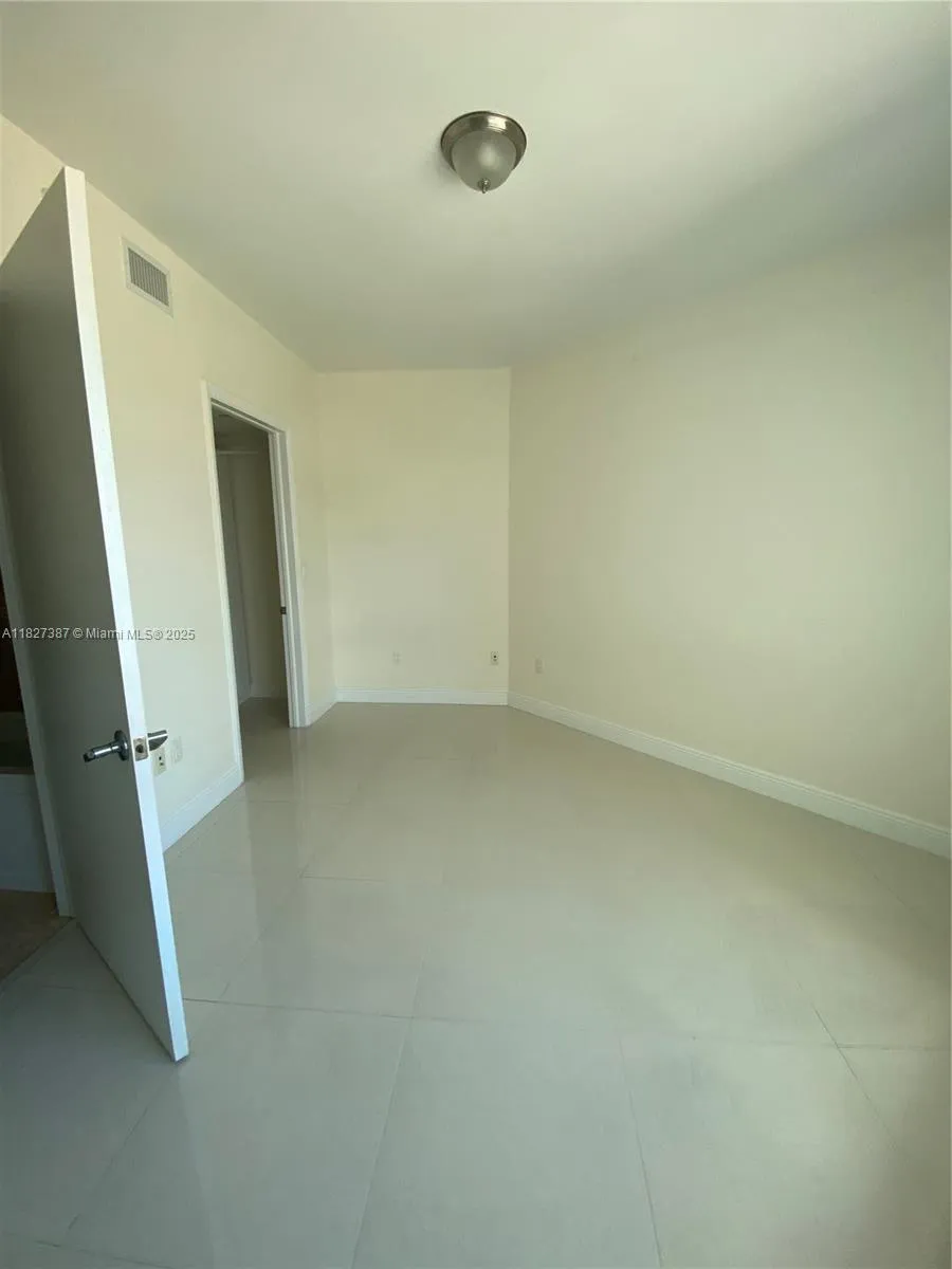 Miami, Florida 33130, United States, 1 Bedroom Bedrooms, ,1 BathroomBathrooms,Residential,Active,157151