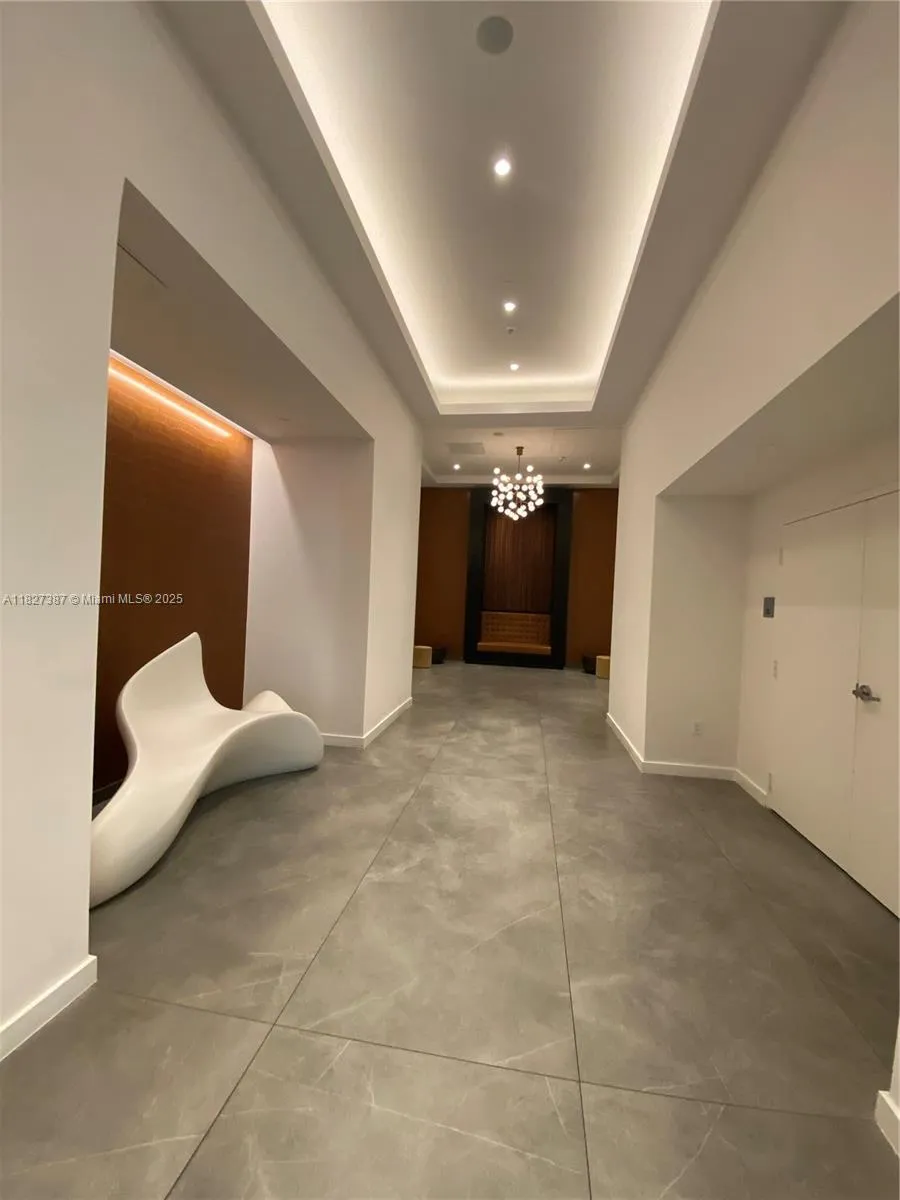 Miami, Florida 33130, United States, 1 Bedroom Bedrooms, ,1 BathroomBathrooms,Residential,Active,157151