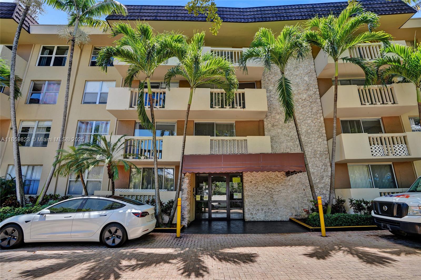 Top floor unit 2/2, freshly painted in very good shape, condo in North Miami Beach offers 1,023 sqft of living space with fantastic amenities, including a pool, gym, on-site management, and night security patrols. Located in a prime area. investor friendly, can be rented for $2,300 monthly, right away after ownership, unit is under 50 years certification, special assessment will be paid in full at the closing.
easy to show unit vacant.