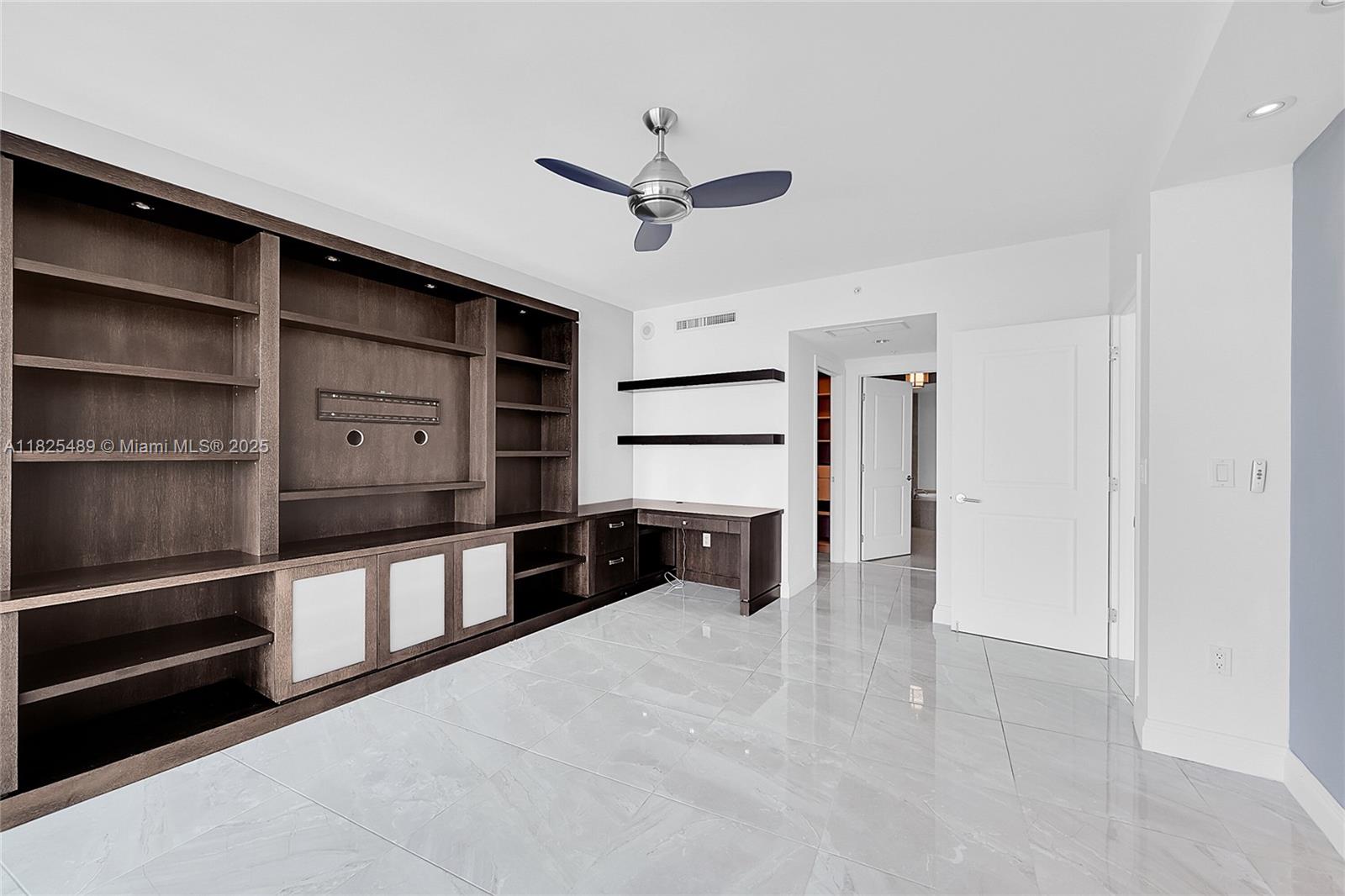 PLAZA AT OCEANSIDE (THE) - Residential