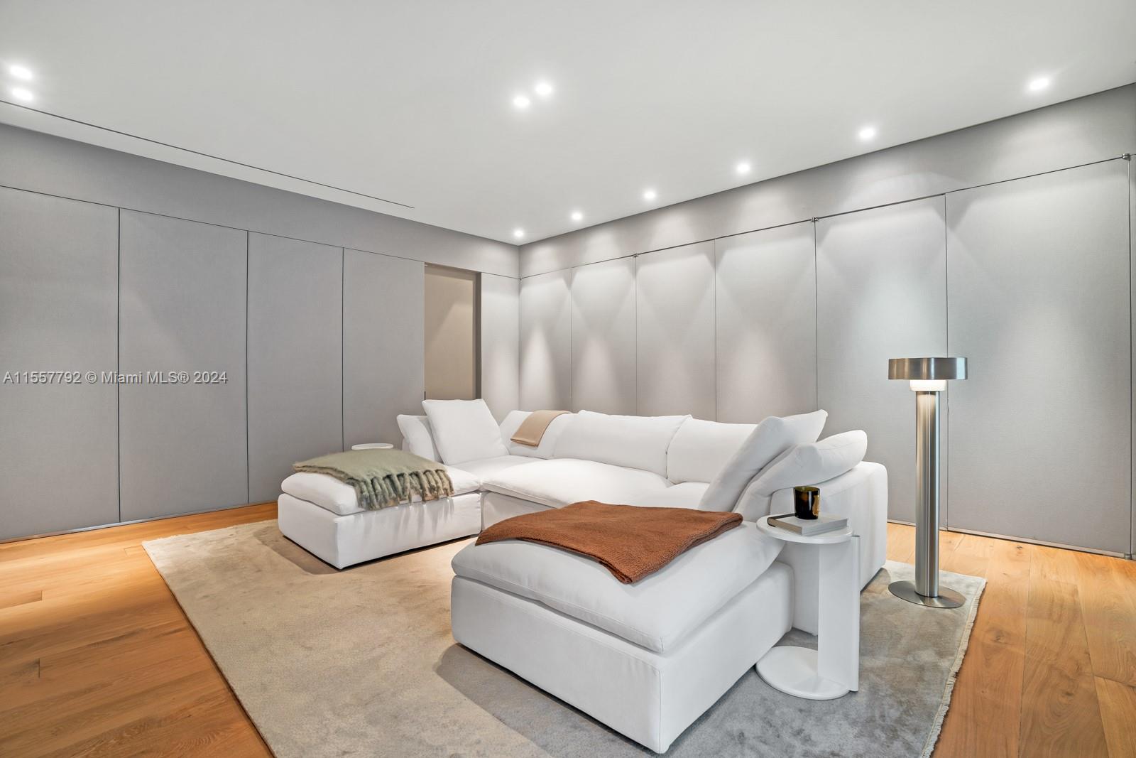 LA GORCE ISLAND - Residential