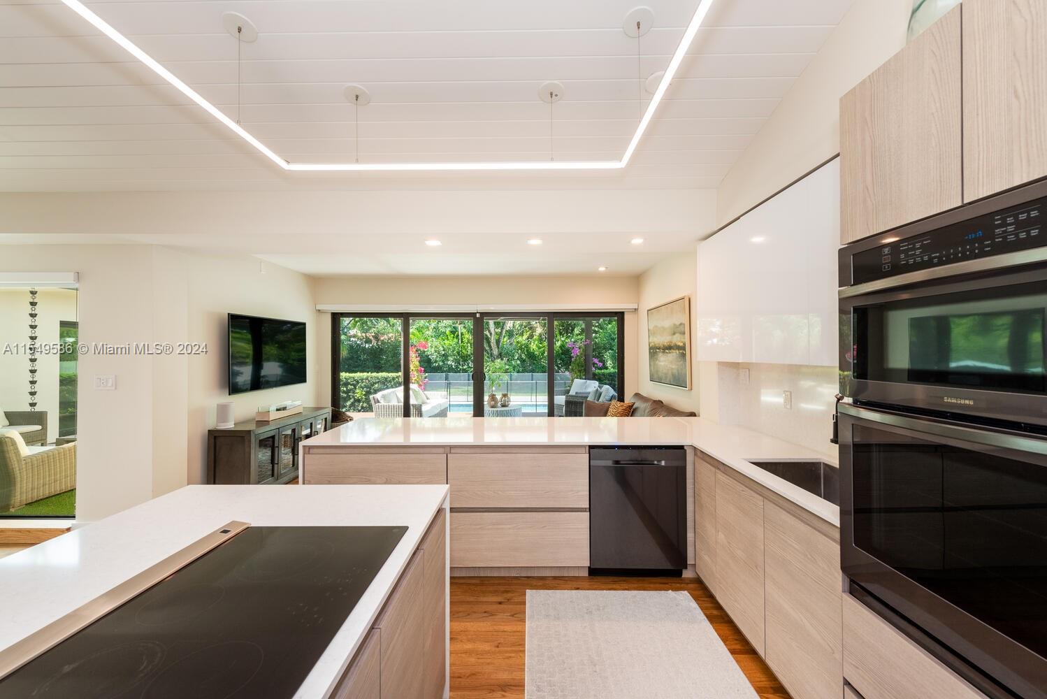 BRICKELL ESTATES - Residential