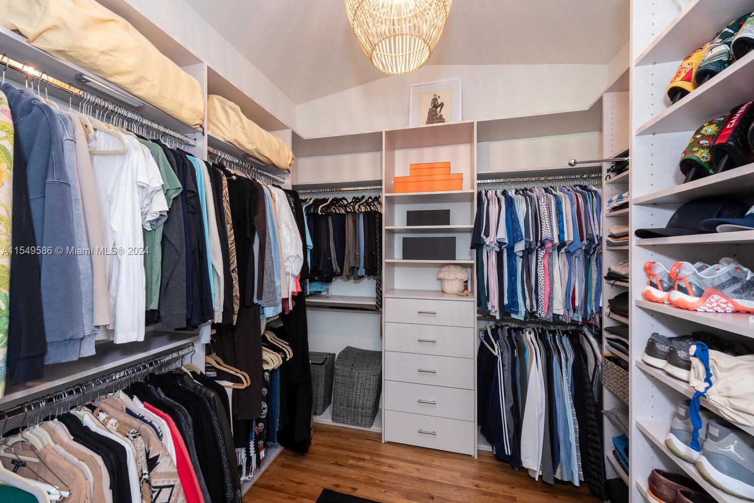 BRICKELL ESTATES - Residential