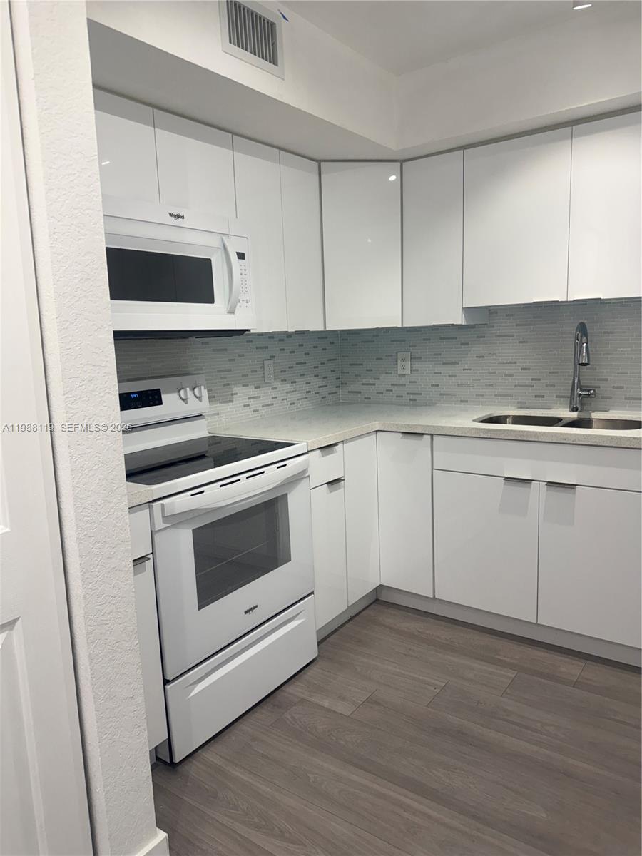 IDLEWILD PARK - Residential Lease