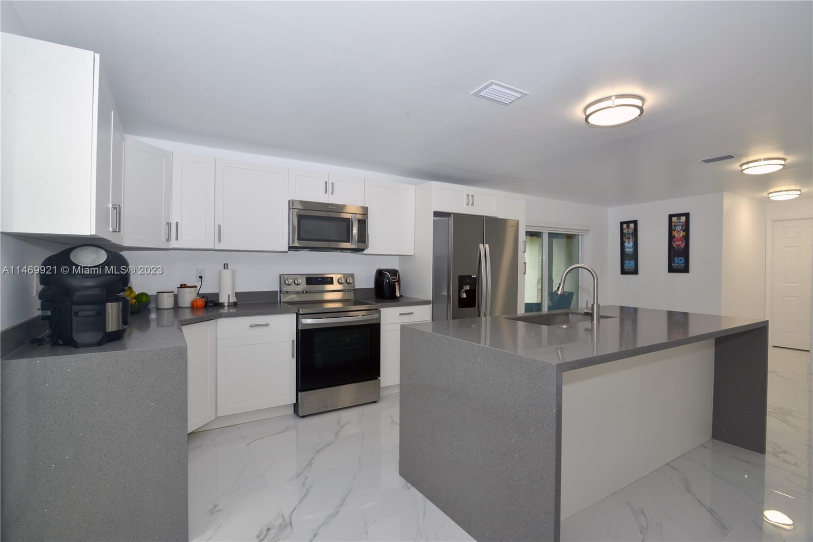 Homestead, Florida 33033, United States, 5 Bedrooms Bedrooms, ,3 BathroomsBathrooms,Residential,Active,69265