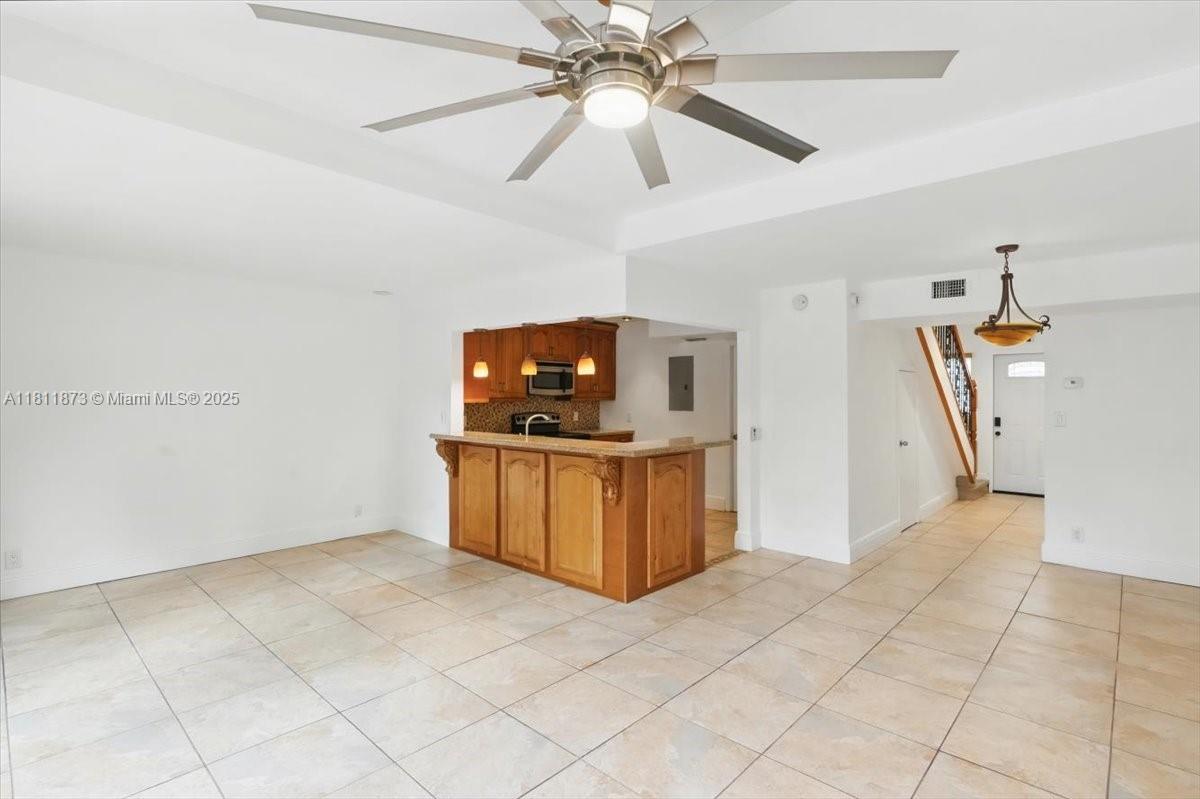4225 NW 76th Ave