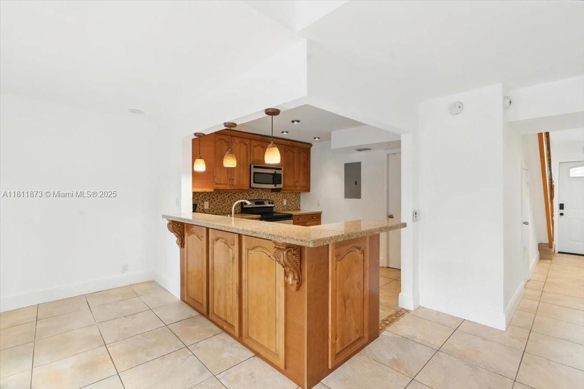 4225 NW 76th Ave