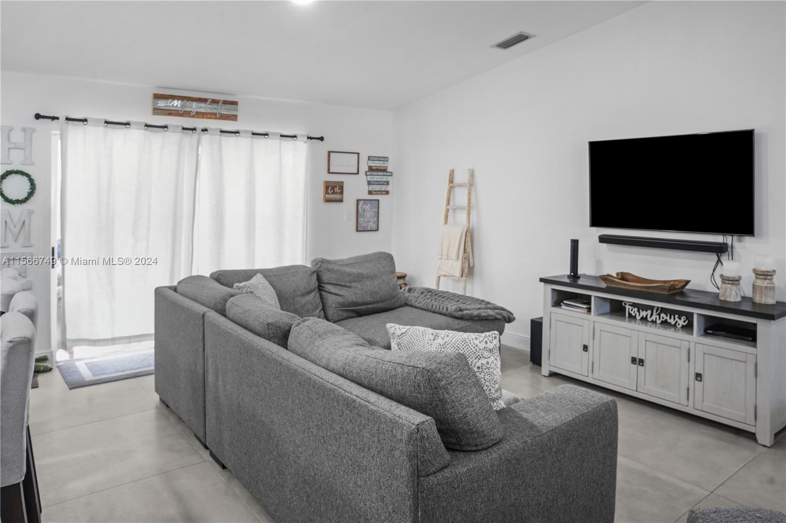 MAJESTIC ESTATES 3RD ADDN - Residential
