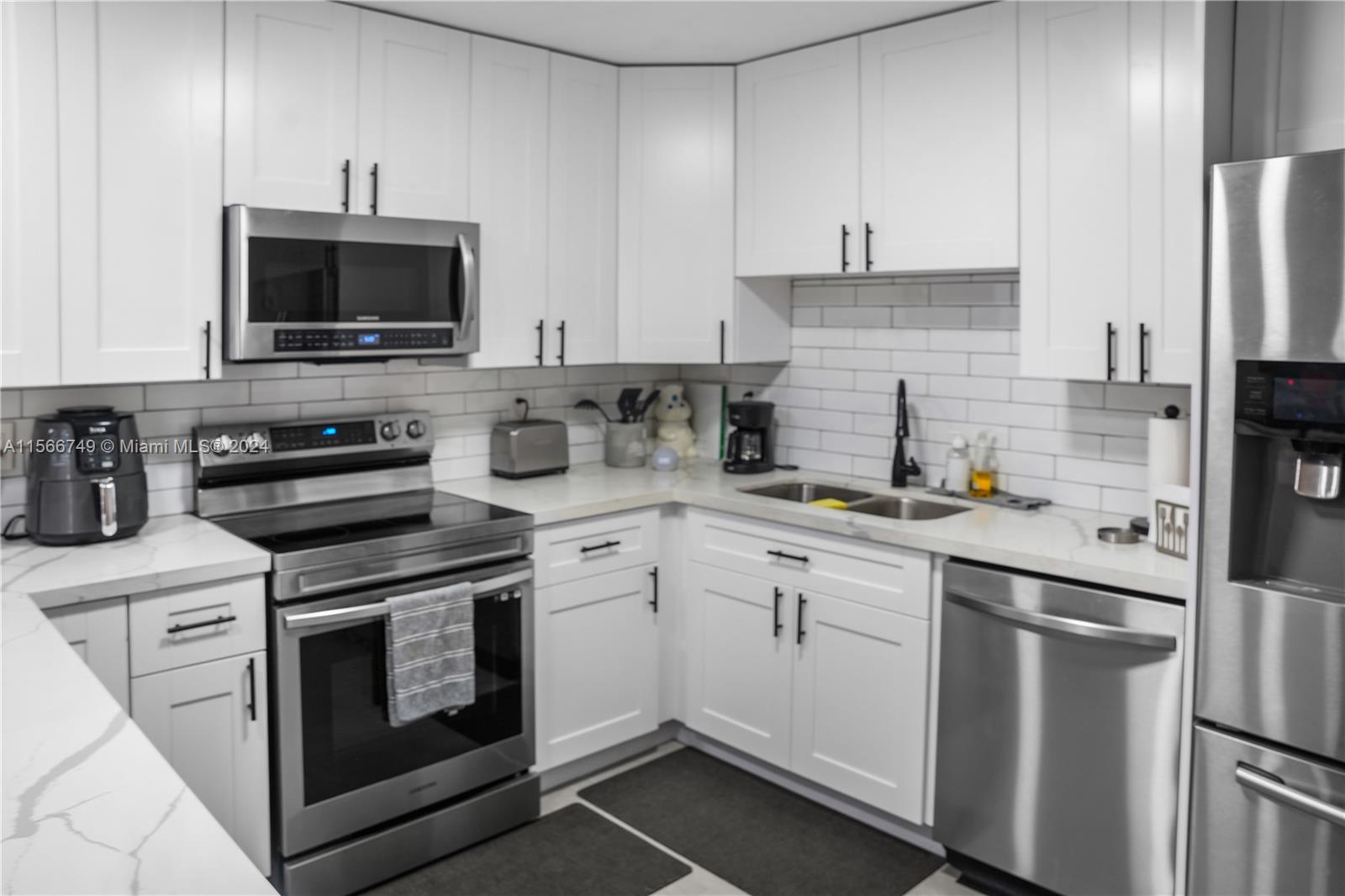MAJESTIC ESTATES 3RD ADDN - Residential