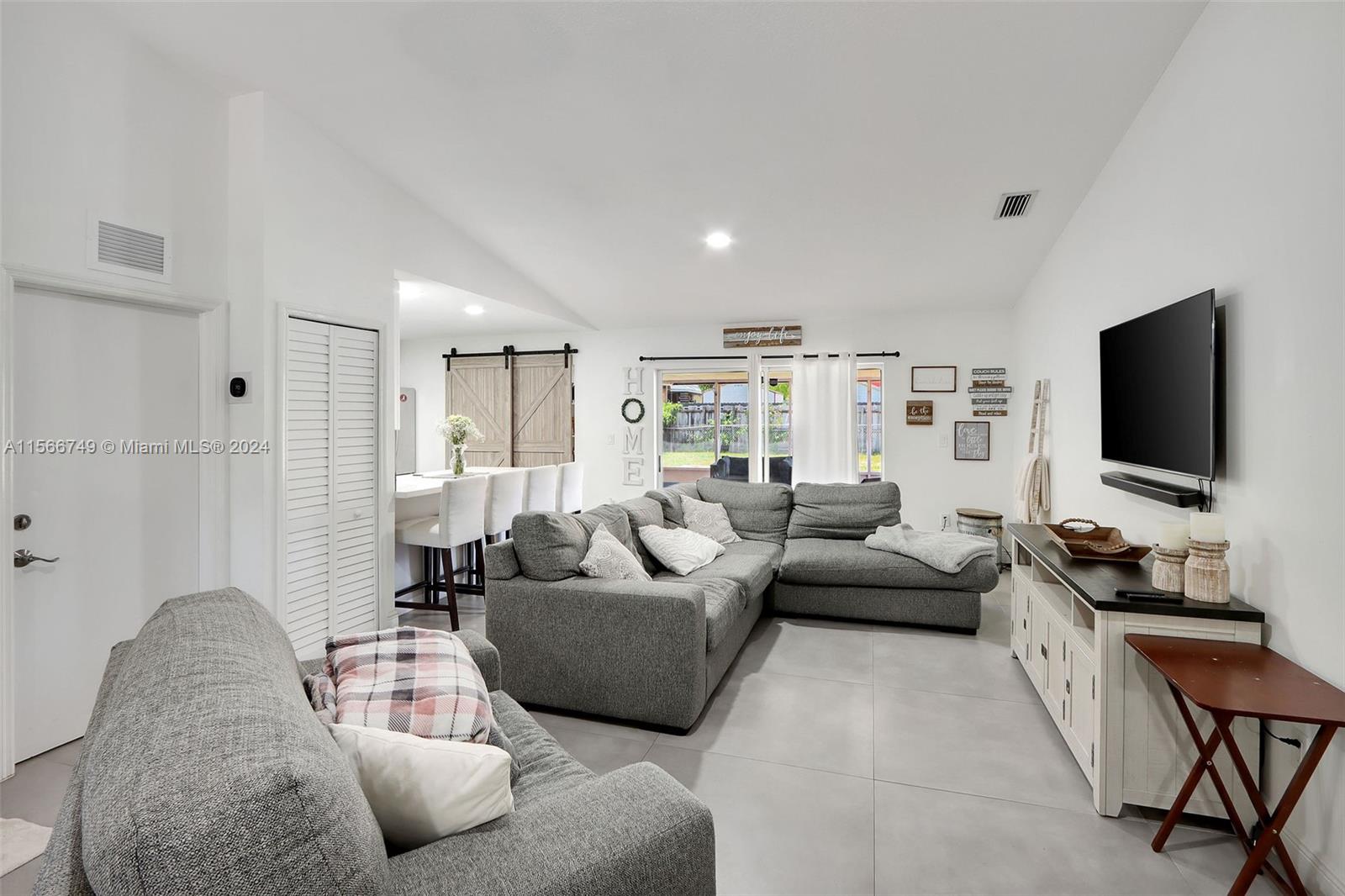 MAJESTIC ESTATES 3RD ADDN - Residential