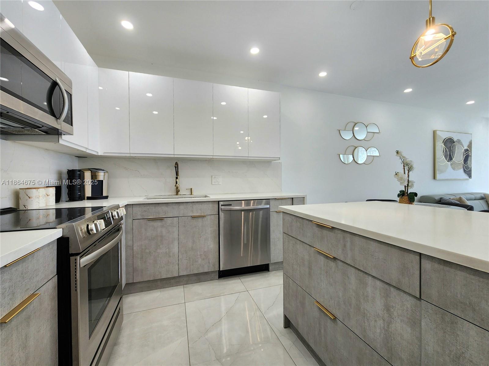 ALEXANDER TOWERS CONDO - Residential Lease