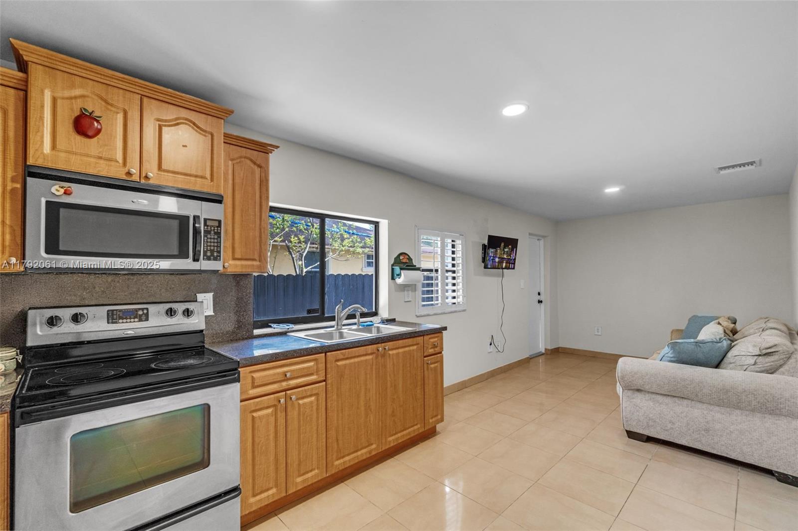 SCHOOL HOUSE SUB - Residential