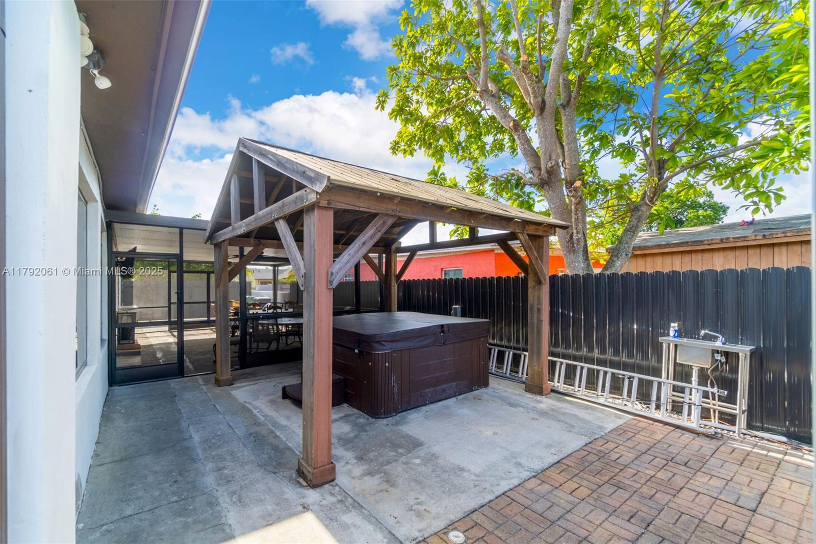 SCHOOL HOUSE SUB - Residential