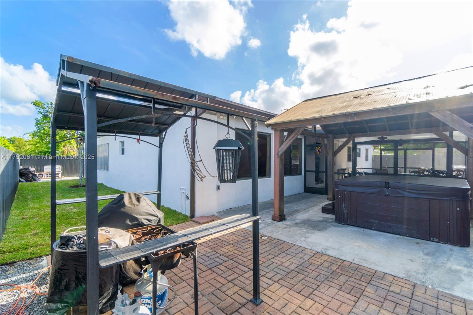 SCHOOL HOUSE SUB - Residential