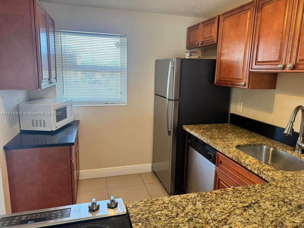 LAUDERDALE OAKS CONDO XII - Residential