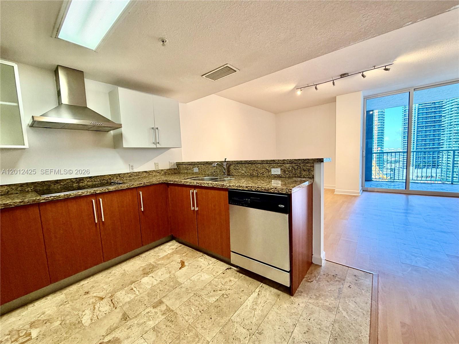 170 SE 14th St 2906