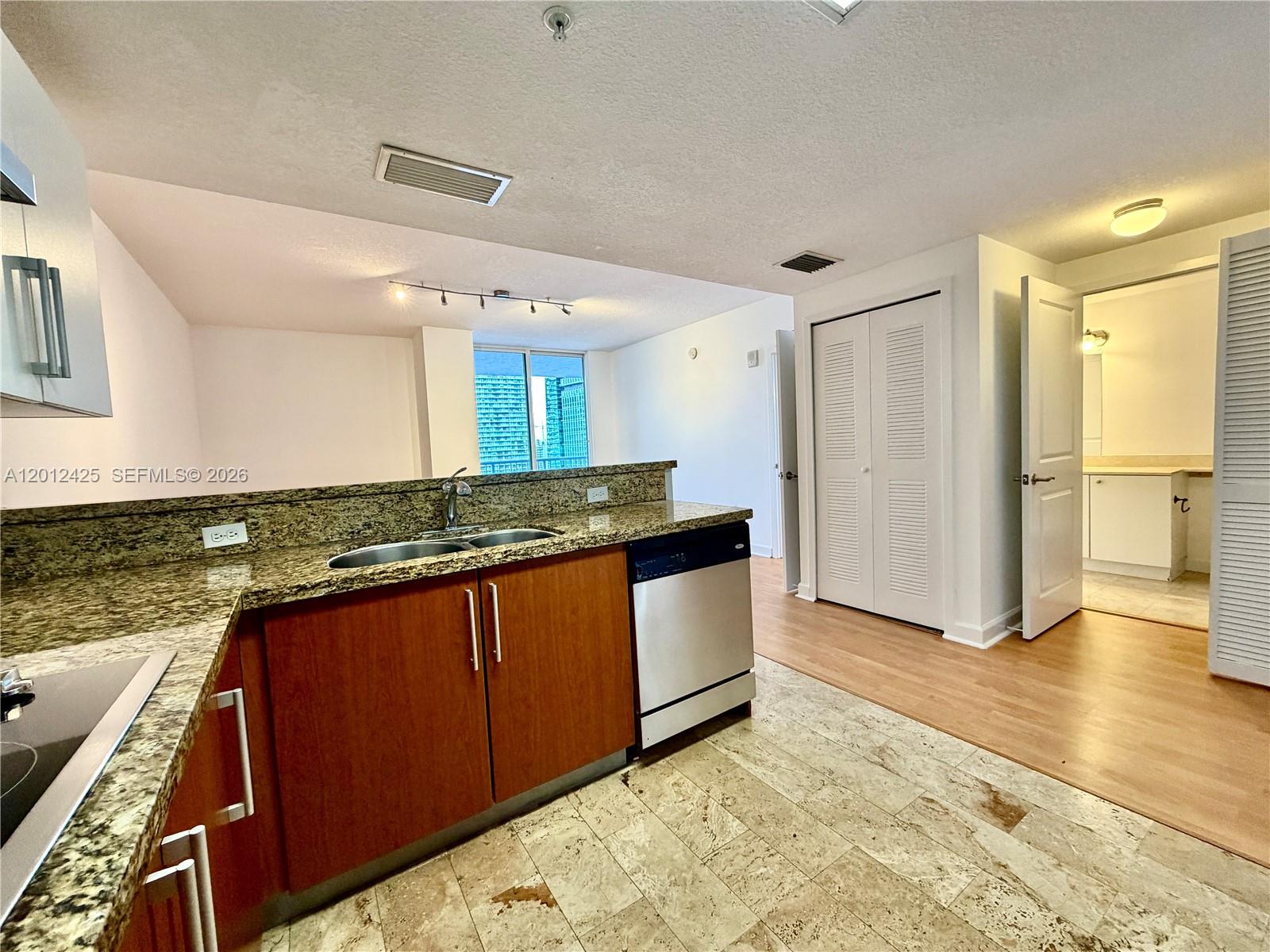 170 SE 14th St 2906