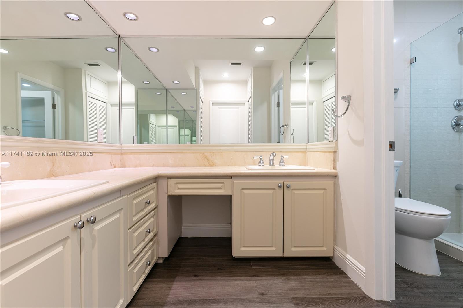 TROPICAL ISLE HOMES SUB 1 - Residential